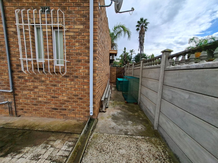 4 Bedroom Property for Sale in Vanrhynsdorp Western Cape